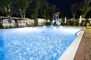 Campeggio TreDue: la piscina in notturna